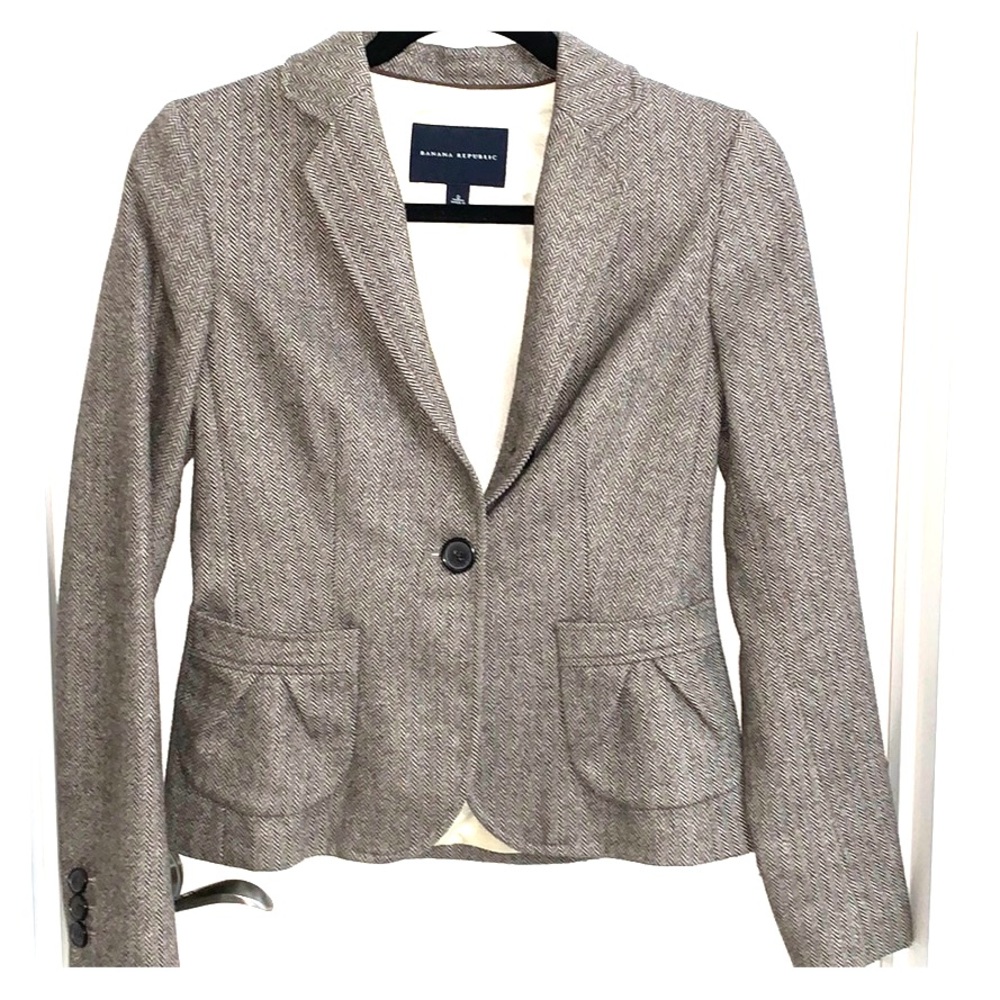 Banana Republic brown herringbone wool blazer.